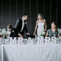 Mr & Mrs Sign, 