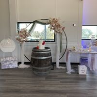 Mesh Circle with Decorations, Welcome Board, Easel. 