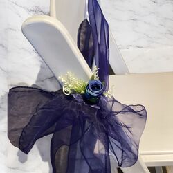 Ceremony Aisle Flowers   Navy with White Gyp + Greenery