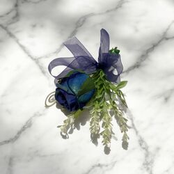 Ceremony Aisle Flowers   Navy with White Gyp + Greenery