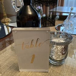 Magnetic Clear Frames with Gold Table Numbers