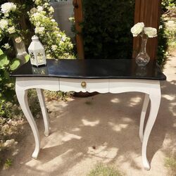 Signing Table   No 3White Base with Black Gloss Top 
